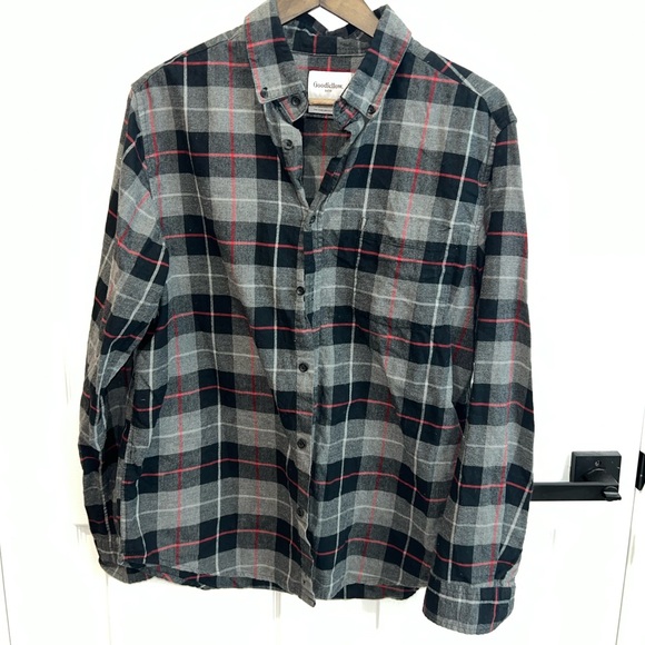 Men’s plaid button down - Picture 2 of 4